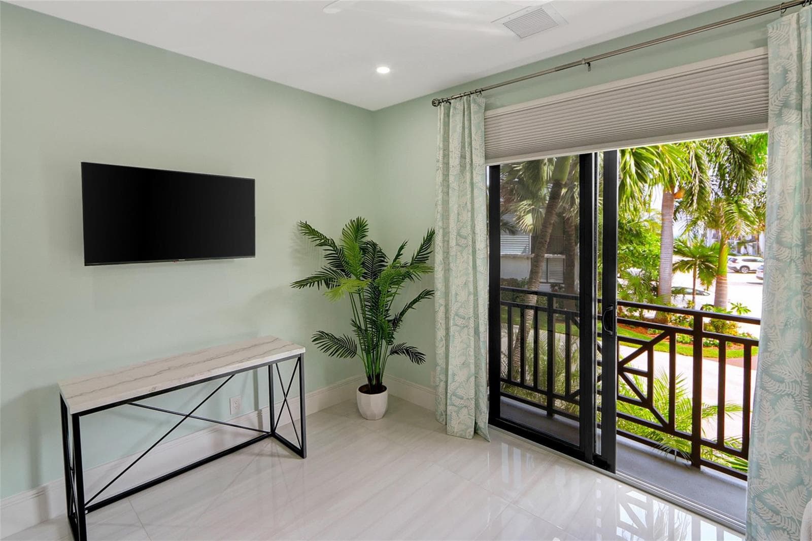 1575 S Ocean Lane 279 photo 3