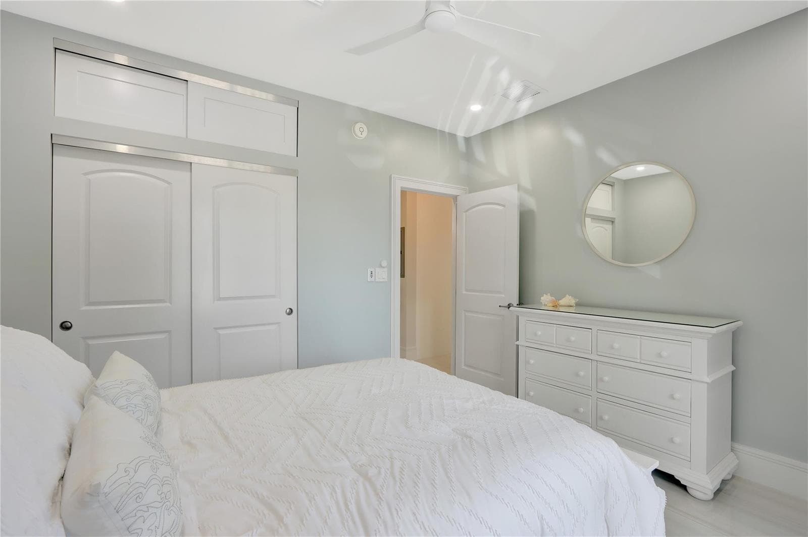 1575 S Ocean Lane 279 photo 25