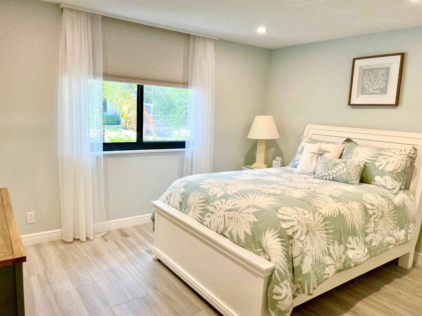 1556 S Ocean Lane 103 photo 4