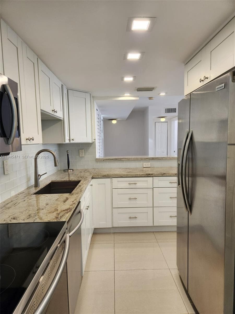 5201 Orduna Dr 14 photo 17