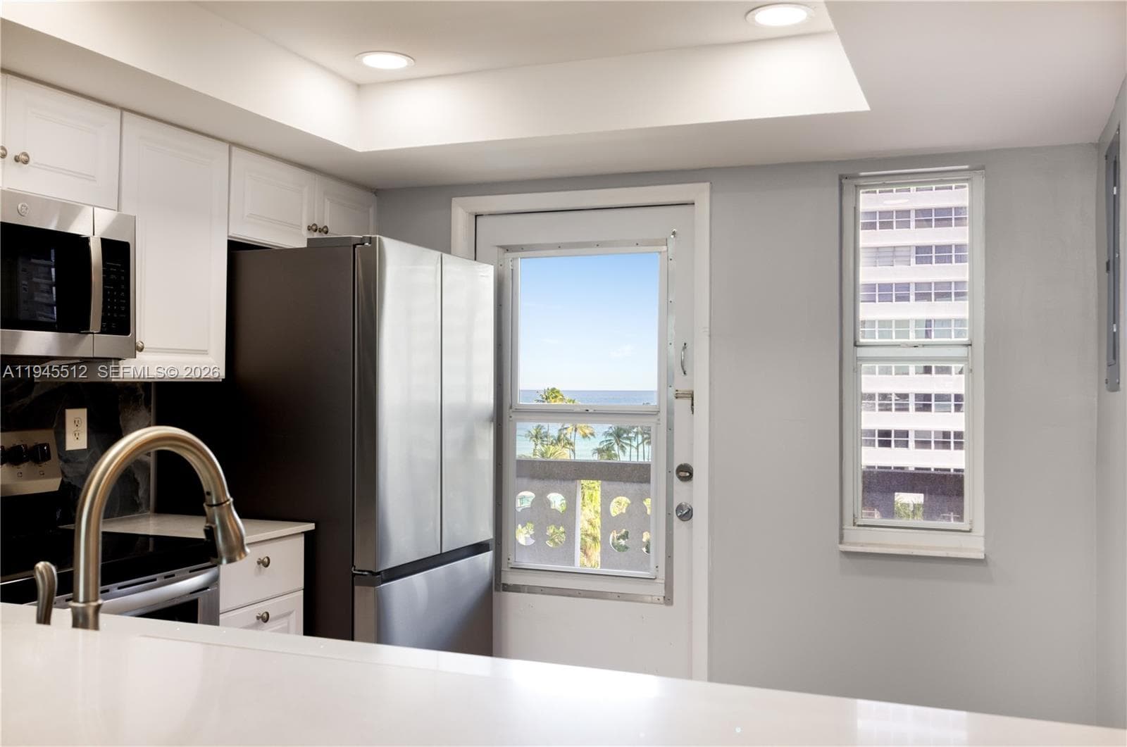 1893 S Ocean Dr 810 photo 4