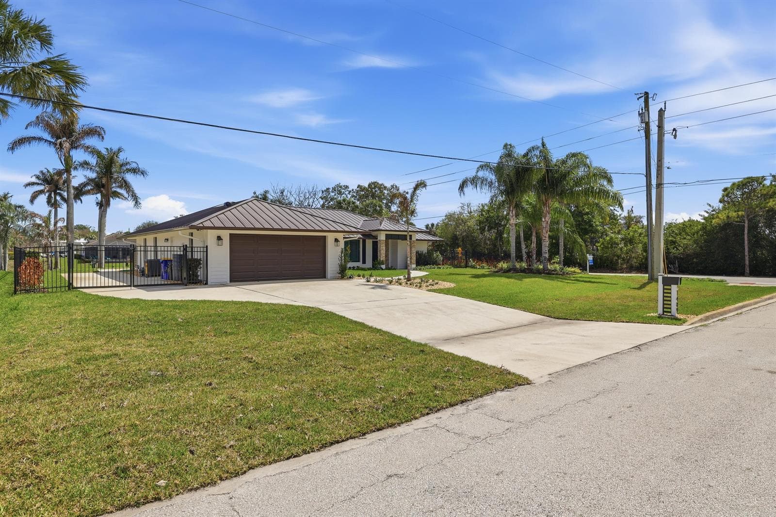 1489 SW Pine Tree Lane photo 6