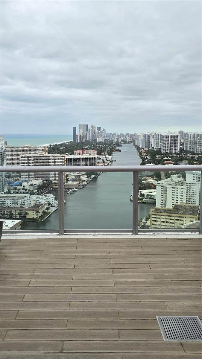 2602 E Hallandale Beach Blvd R2810 photo 24