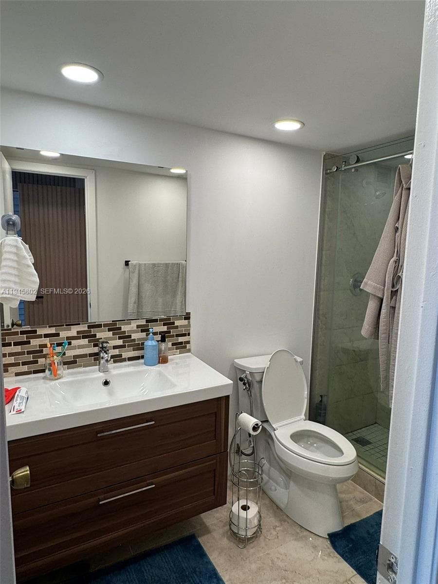 2750 183rd St 705 photo 8