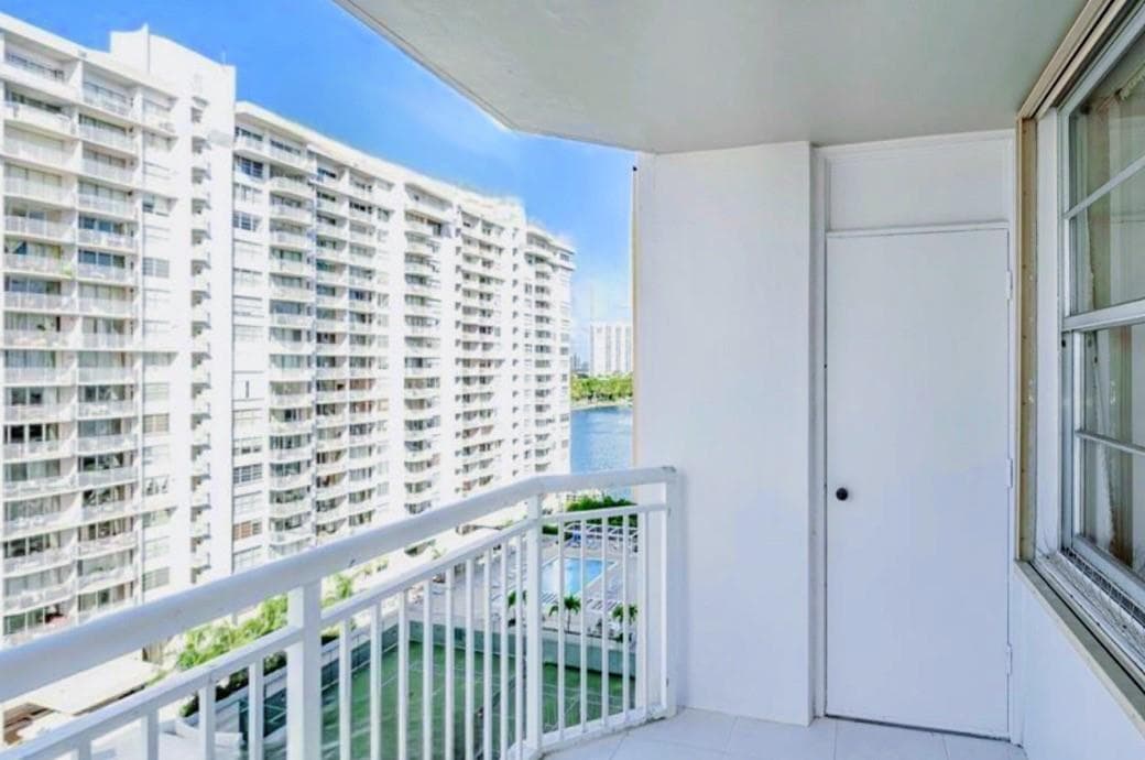18031 Biscayne Boulevard 1104 photo 13