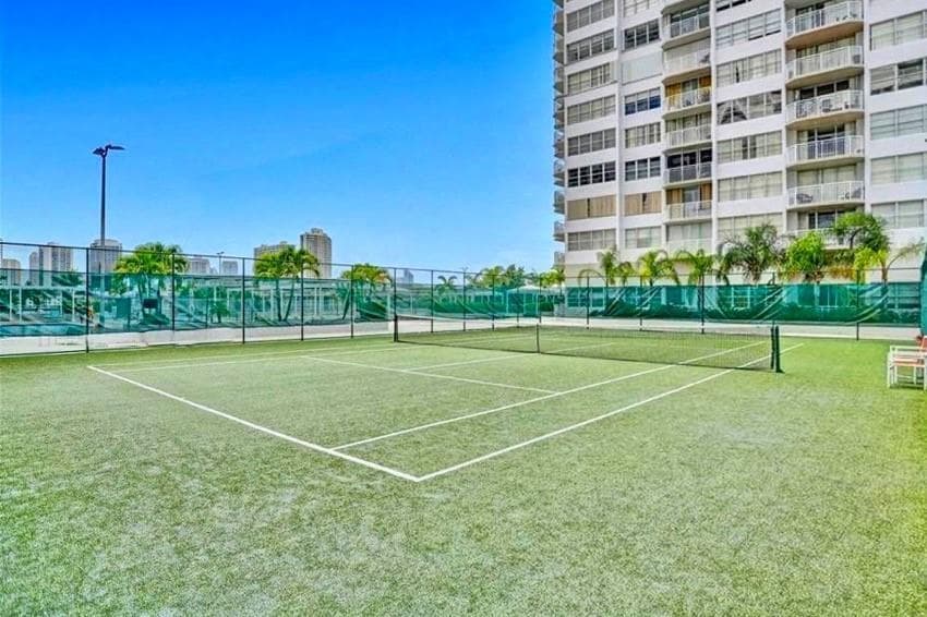 18031 Biscayne Boulevard 1104 photo 22