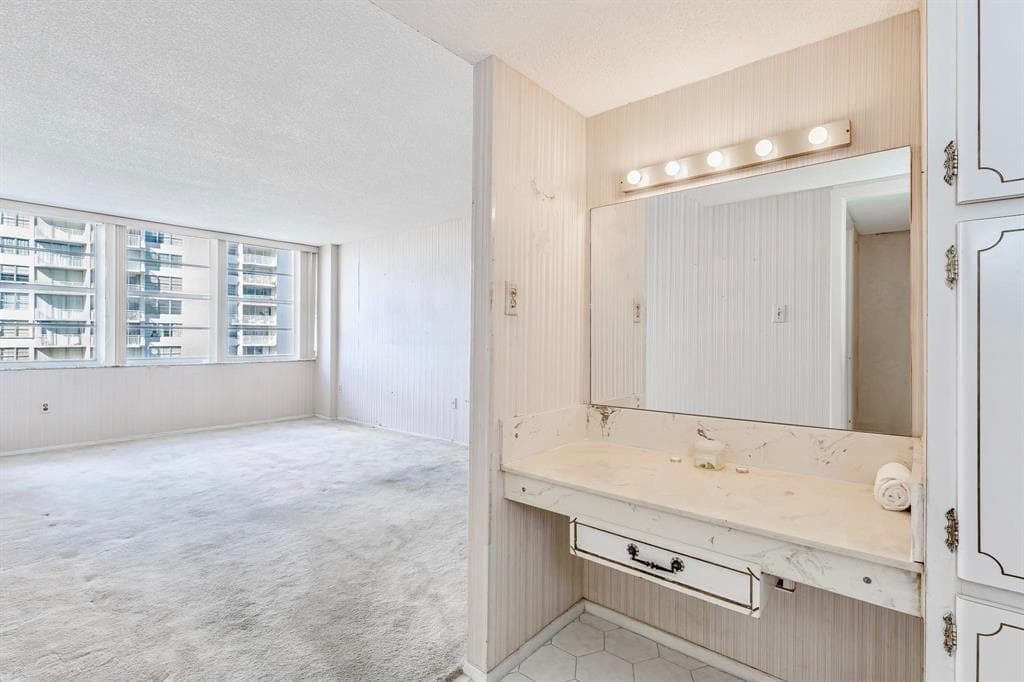 18031 Biscayne Boulevard 1104 photo 10