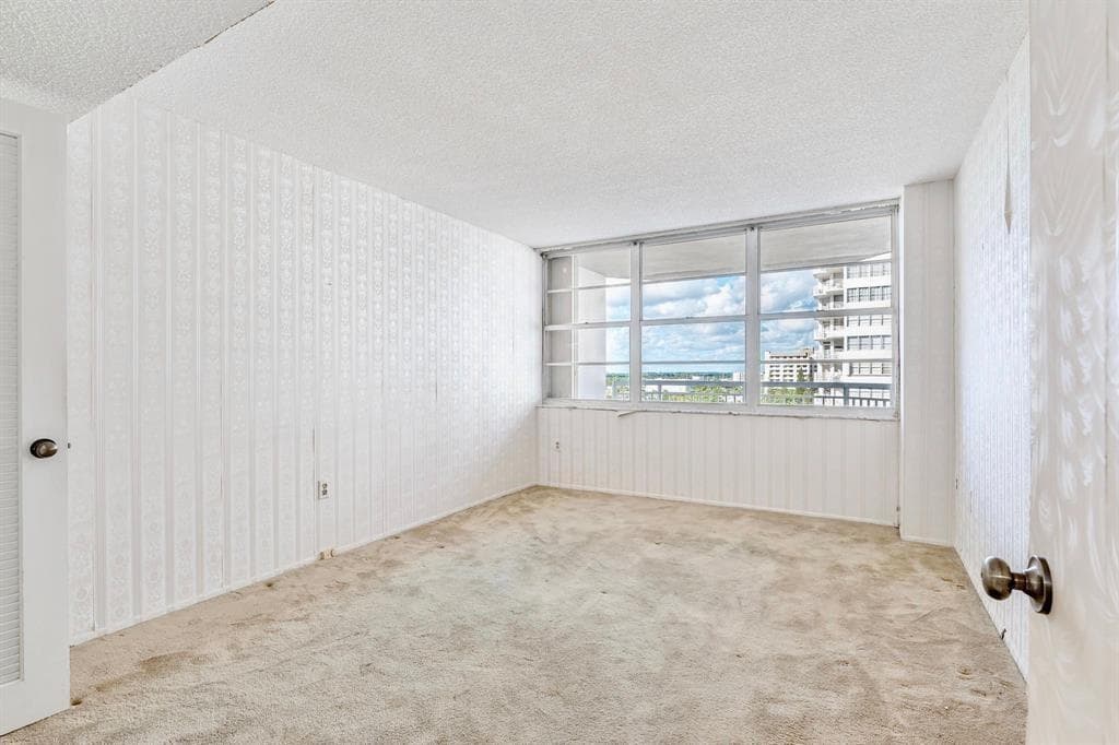 18031 Biscayne Boulevard 1104 photo 11