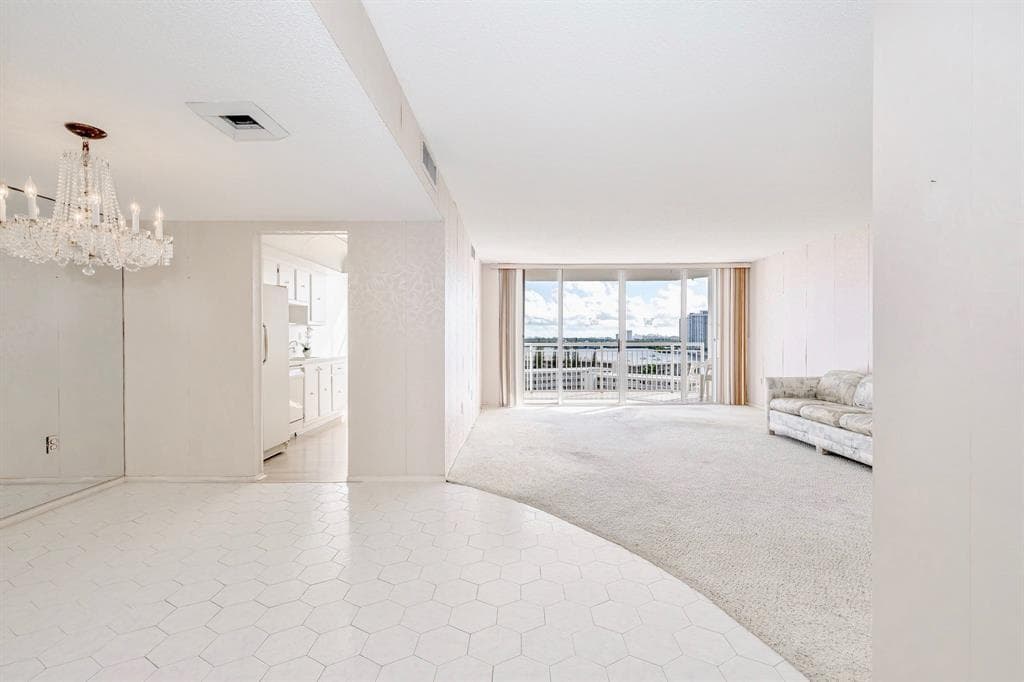 18031 Biscayne Boulevard 1104 photo 4