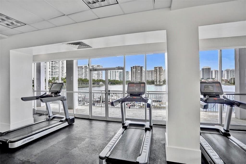 18031 Biscayne Boulevard 1104 photo 25