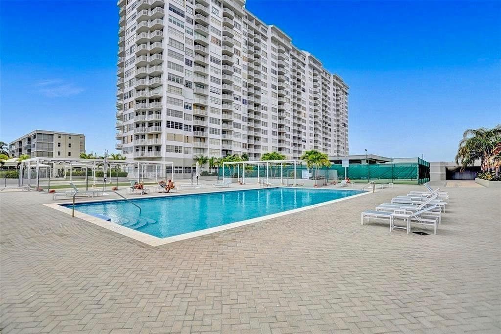 18031 Biscayne Boulevard 1104 photo 21