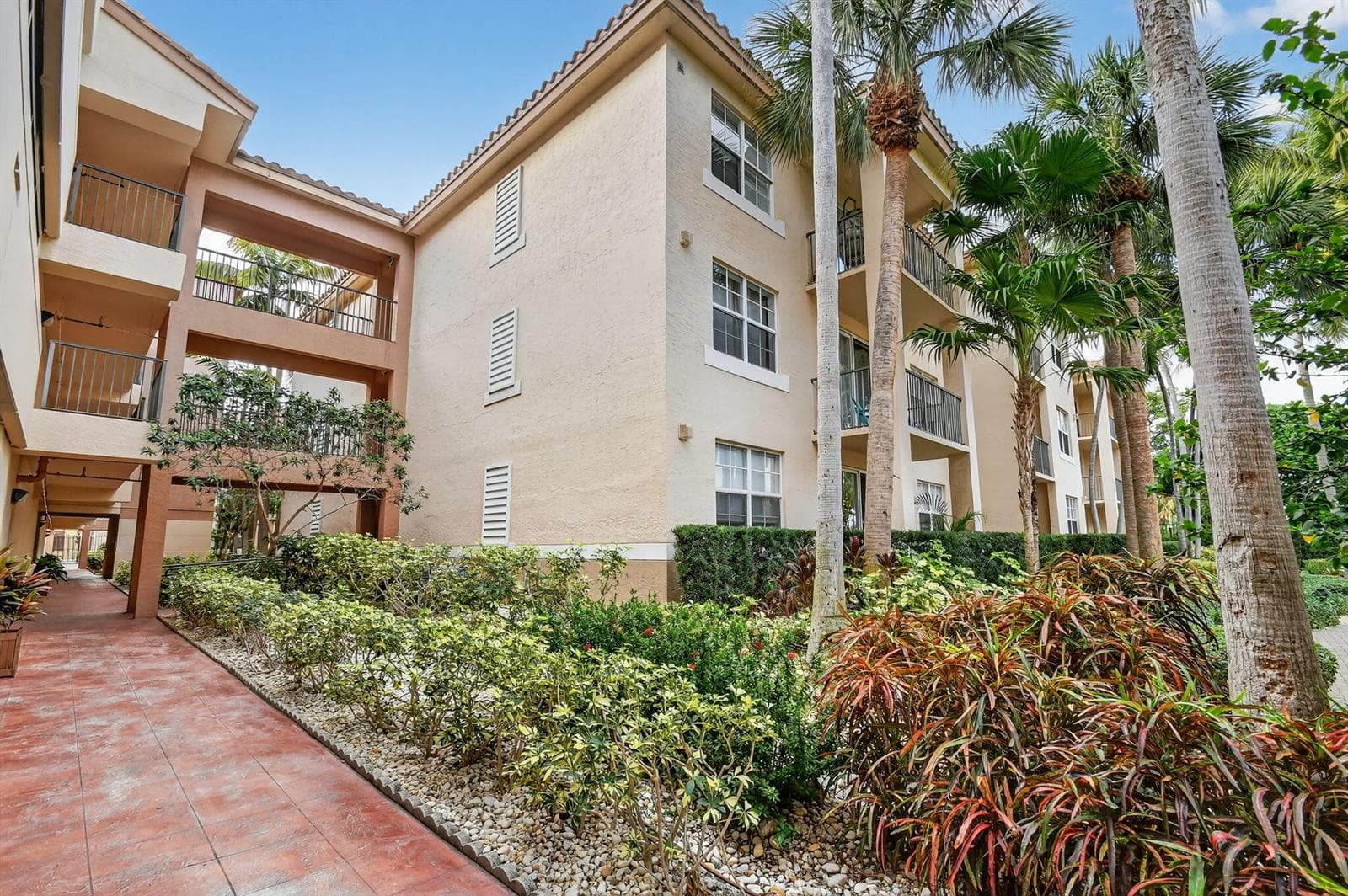 1805 N Flagler Drive 115 photo 2