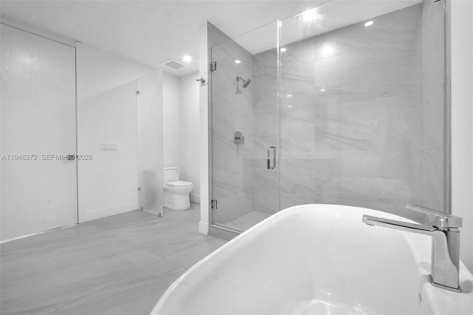 17550 Collins Ave 504 photo 23