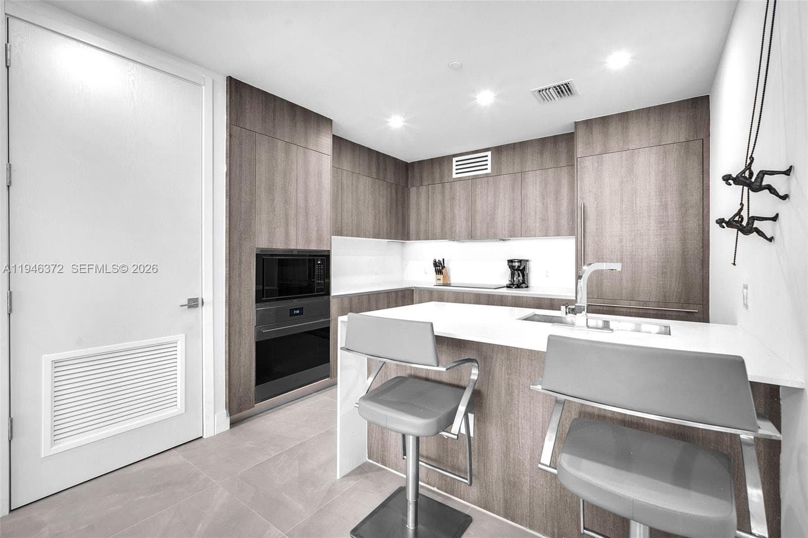 17550 Collins Ave 504 photo 7