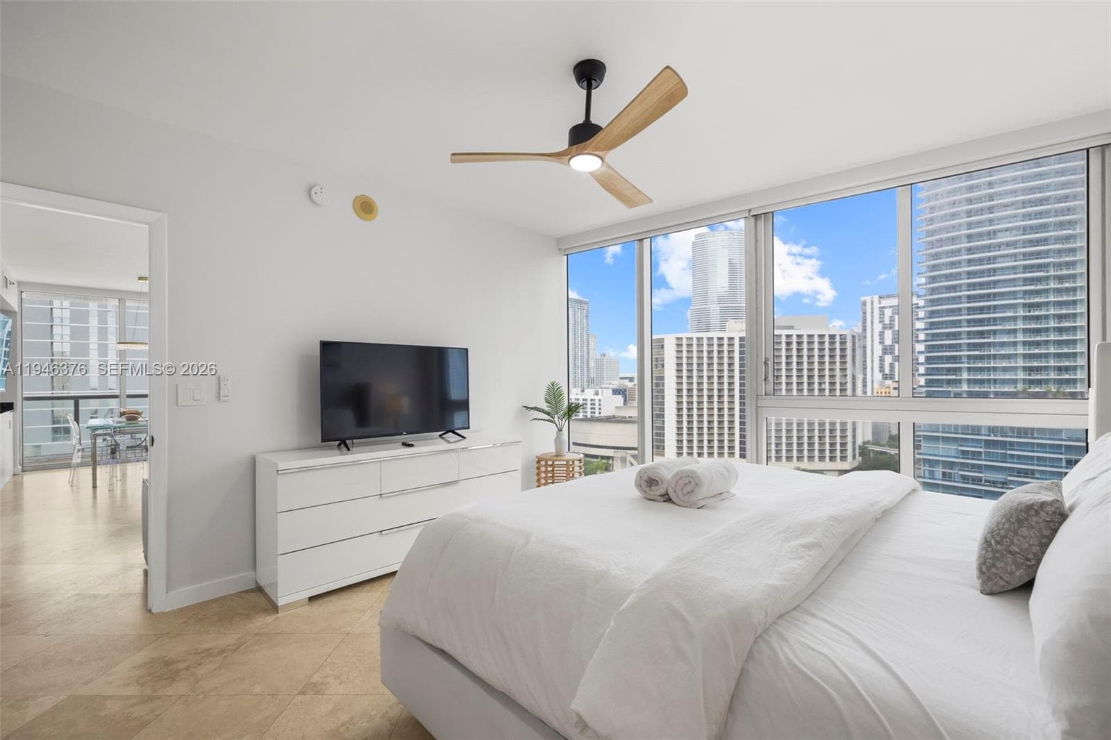 485 Brickell Ave 1804 photo 16
