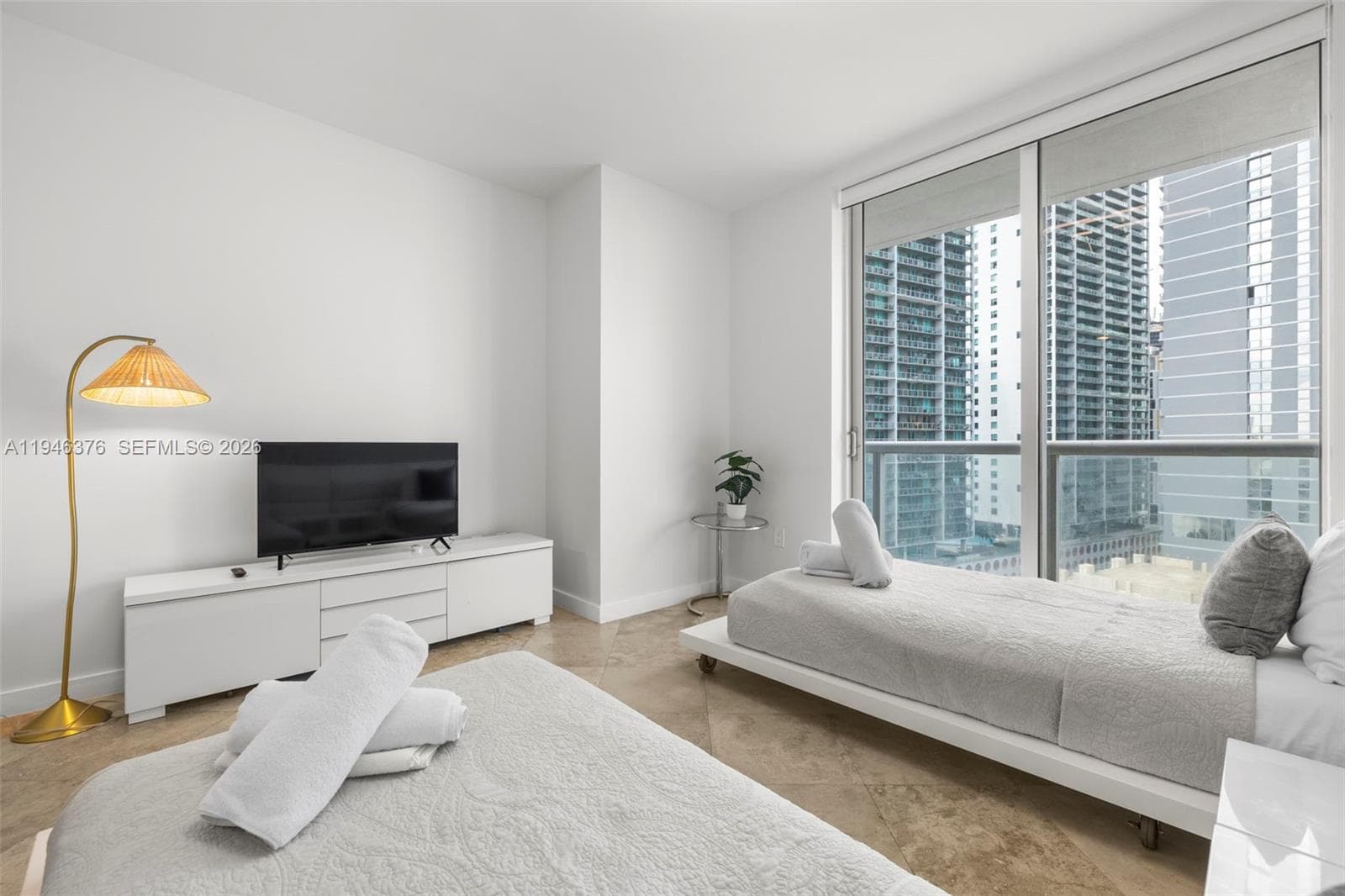 485 Brickell Ave 1804 photo 24