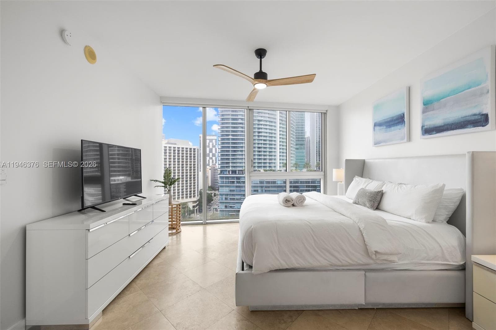 485 Brickell Ave 1804 photo 15