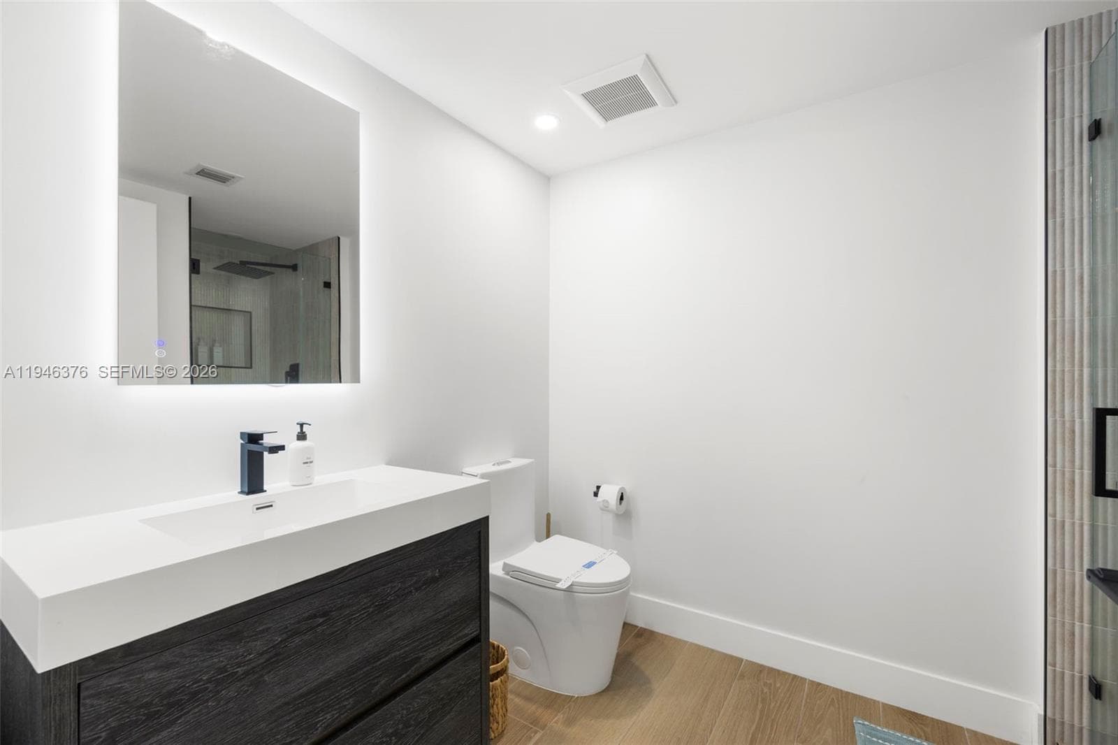 485 Brickell Ave 1804 photo 25