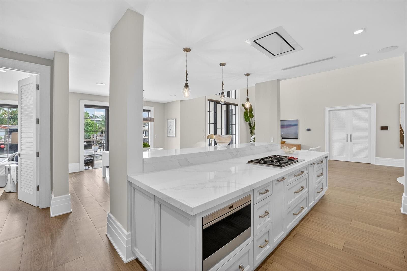 400 Mola Avenue photo 19