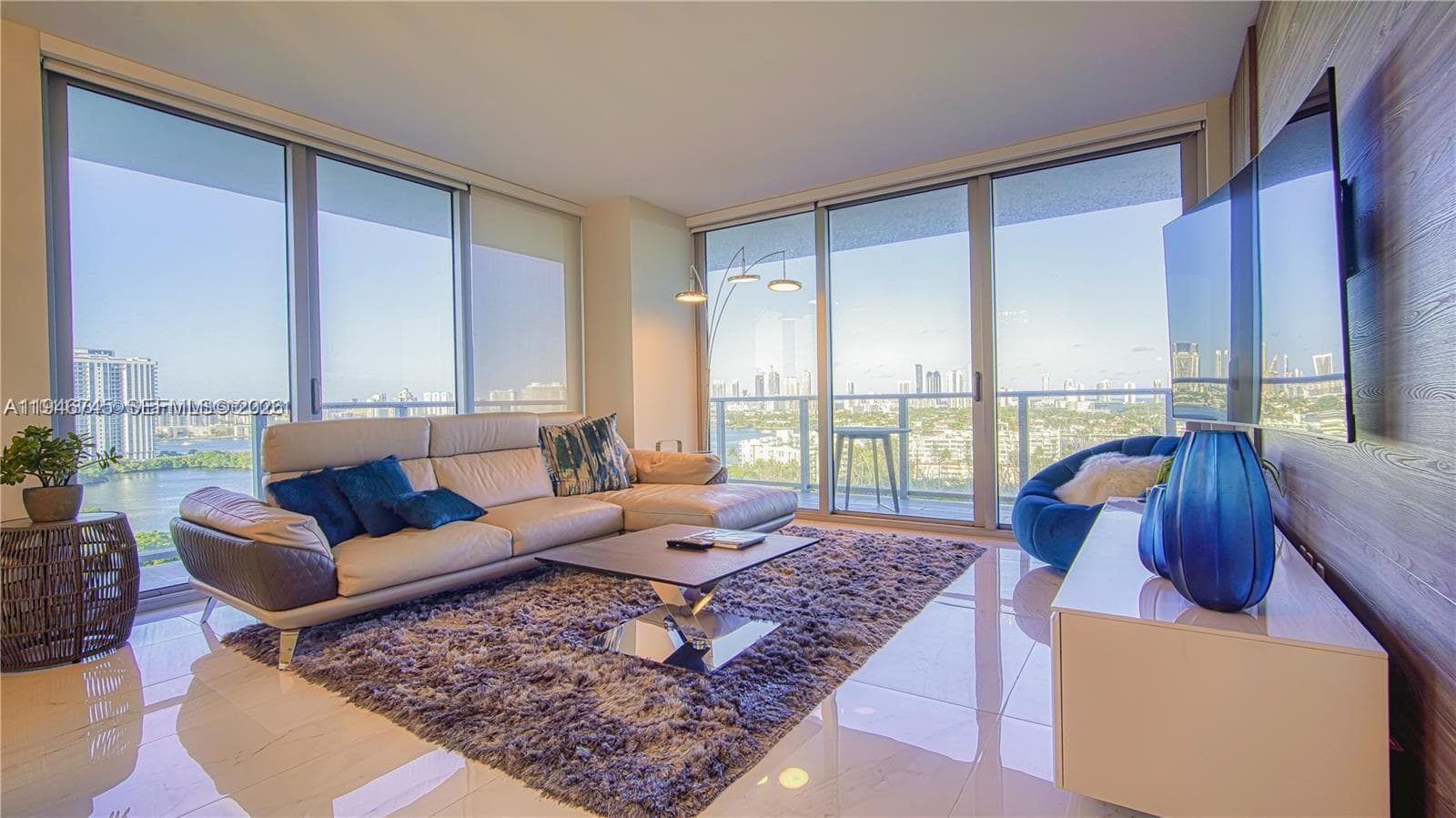 16385 Biscayne Blvd 1415 photo 1