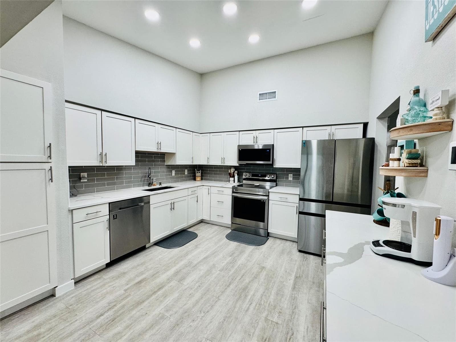 3216 S Lakeview Circle 5202 photo 15