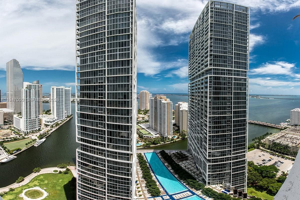 495 Brickell Ave 1801 photo 19