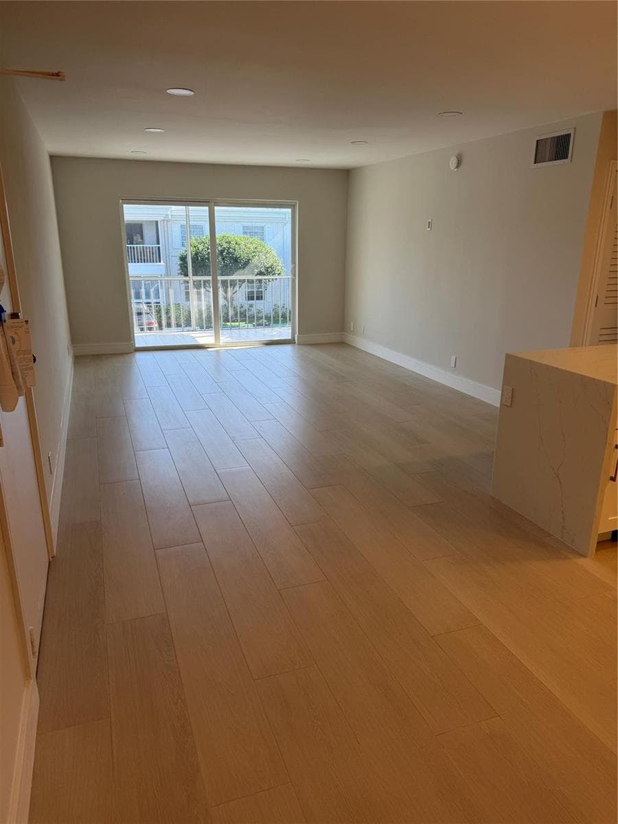 6347 Bay Club Drive 3 photo 7