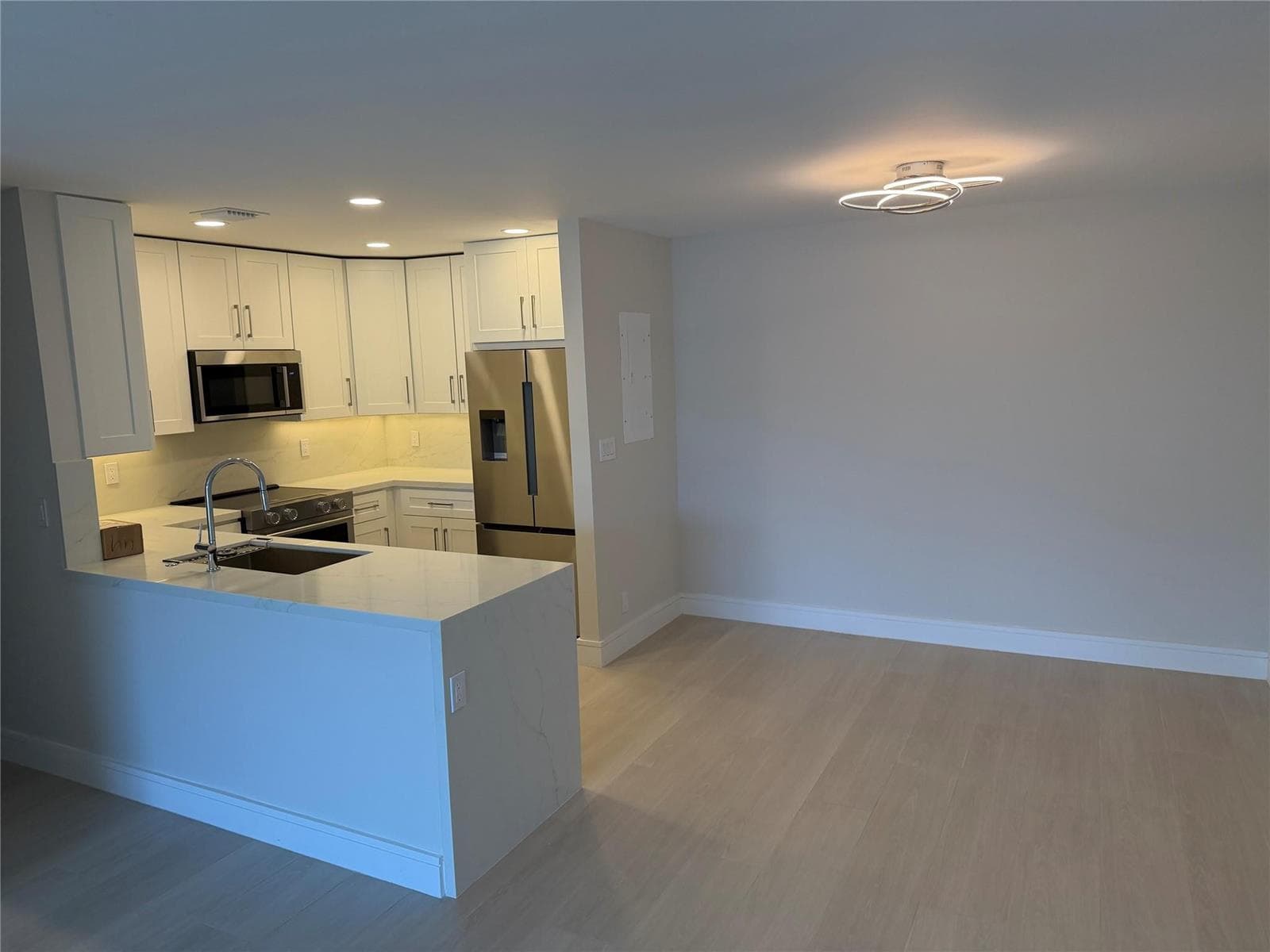 6347 Bay Club Drive 3 photo 1