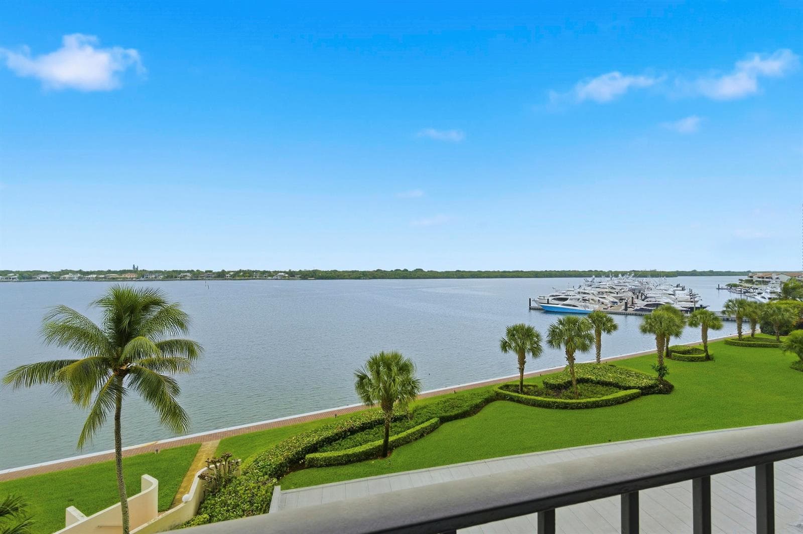 126 Lakeshore Drive 526 photo 2
