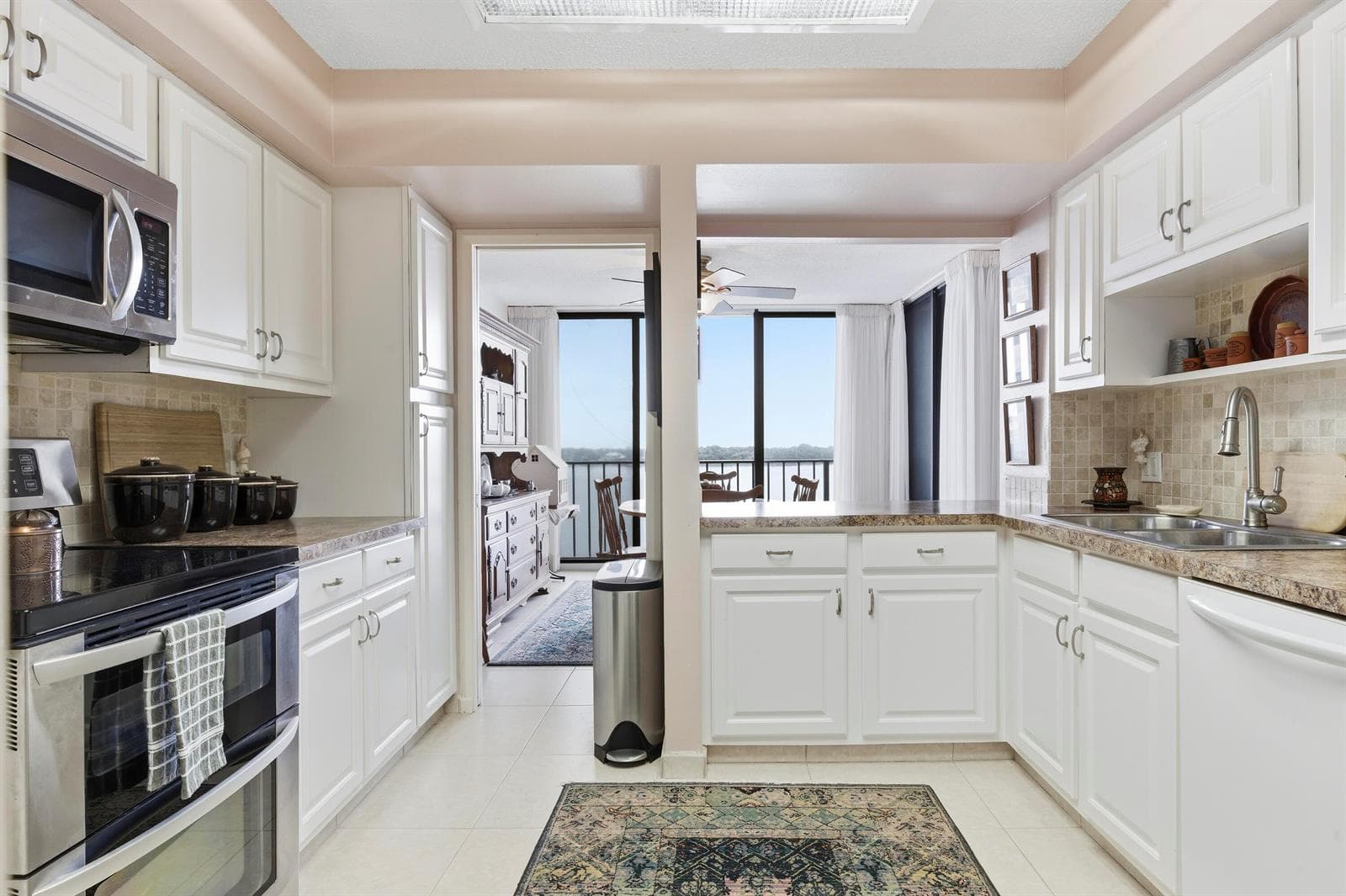126 Lakeshore Drive 526 photo 13