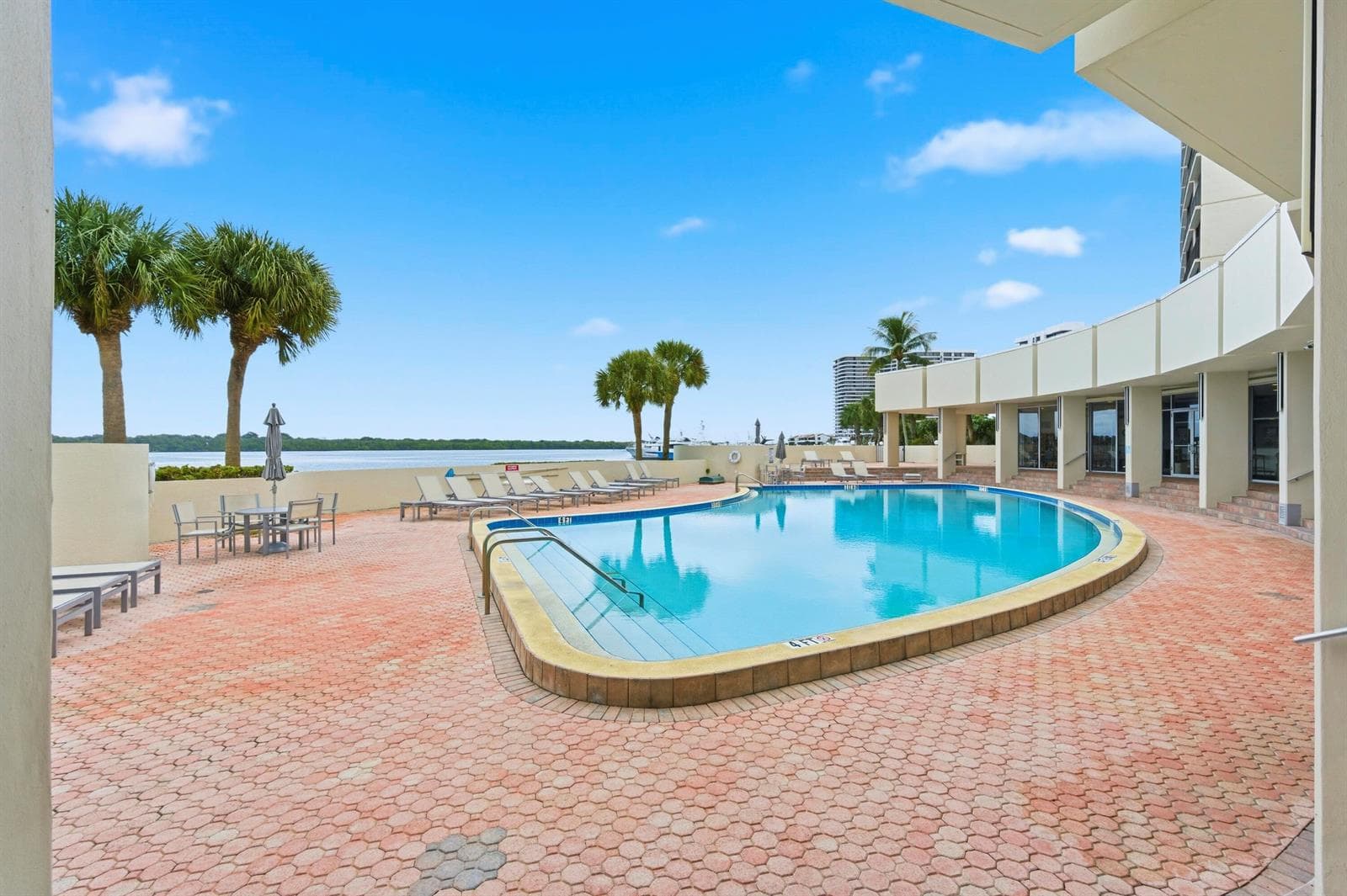126 Lakeshore Drive 526 photo 22
