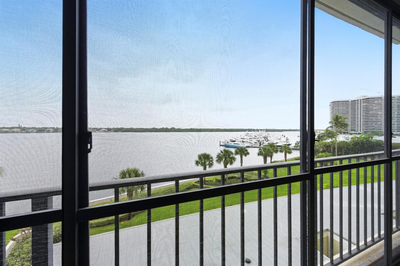 126 Lakeshore Drive 526 photo 3