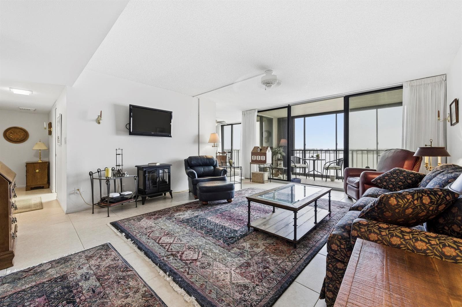 126 Lakeshore Drive 526 photo 5
