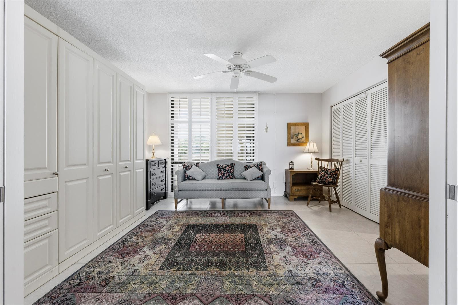 126 Lakeshore Drive 526 photo 9
