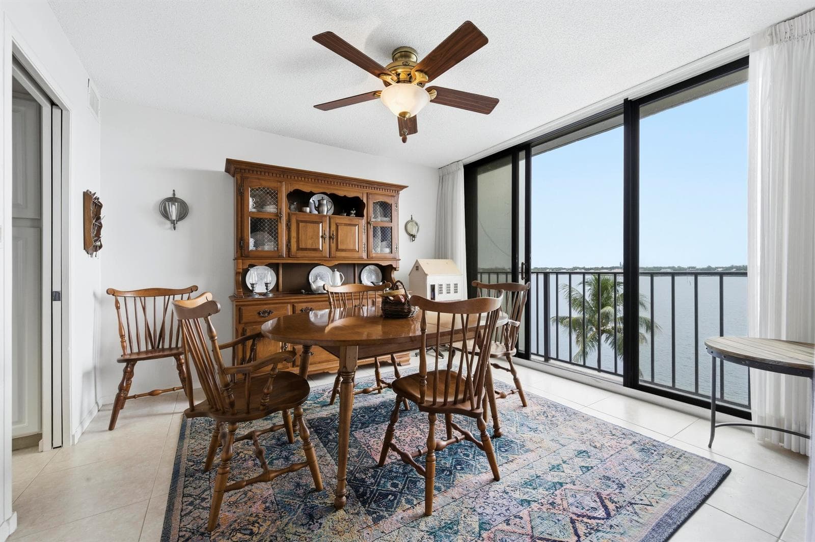 126 Lakeshore Drive 526 photo 10