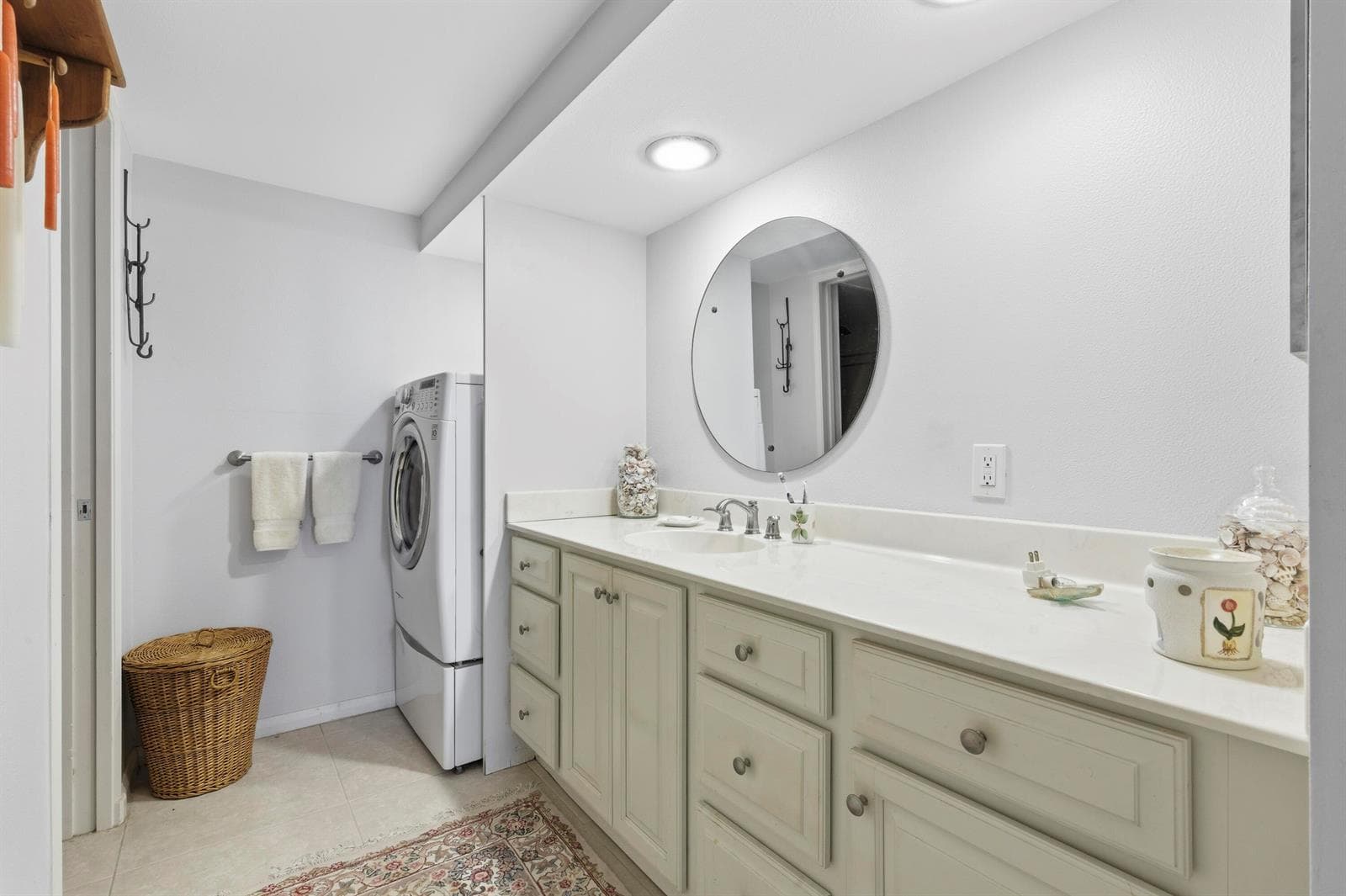 126 Lakeshore Drive 526 photo 18