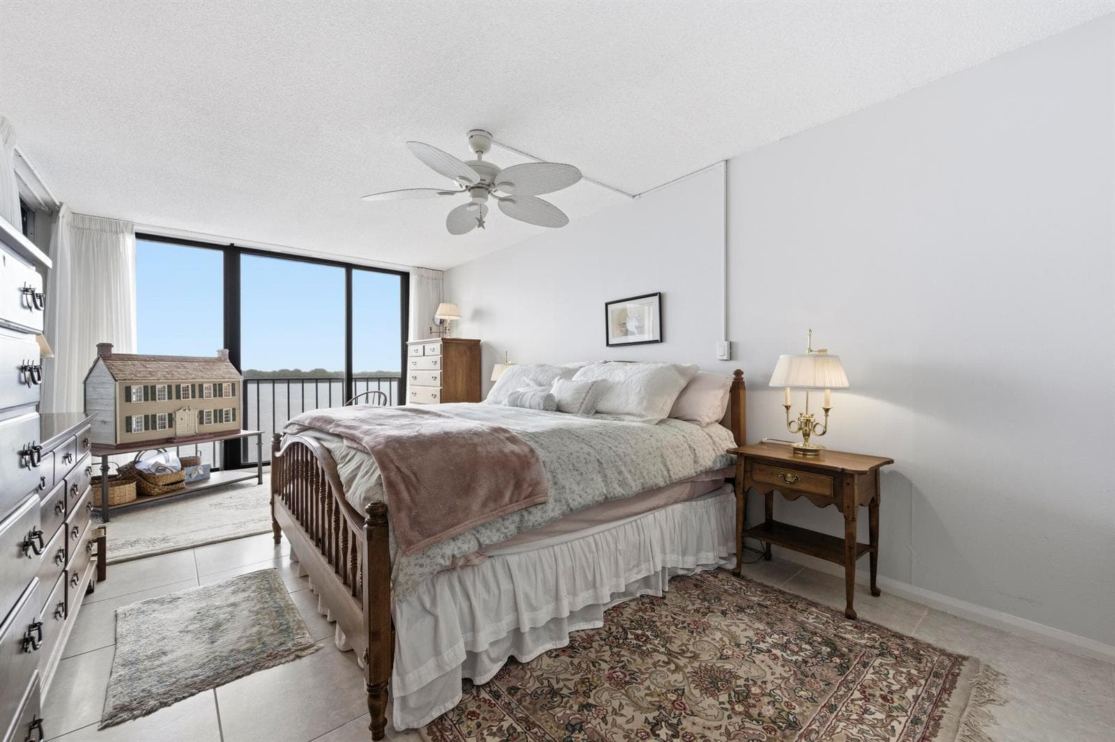 126 Lakeshore Drive 526 photo 15