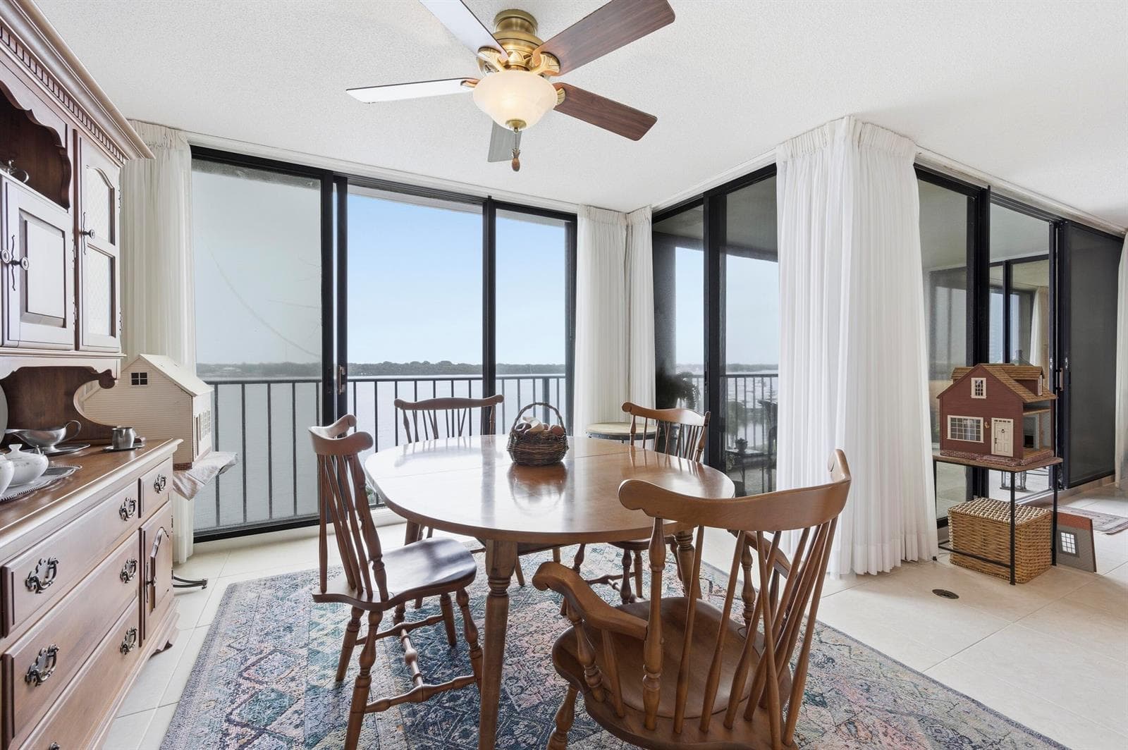 126 Lakeshore Drive 526 photo 11