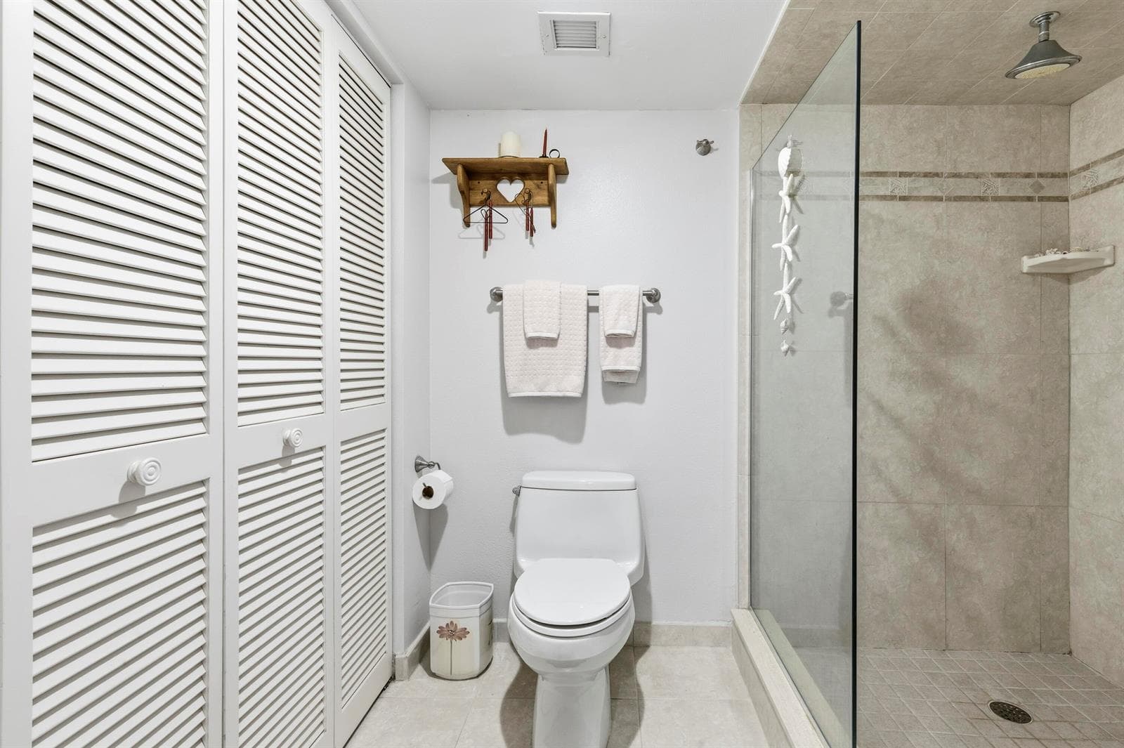 126 Lakeshore Drive 526 photo 19