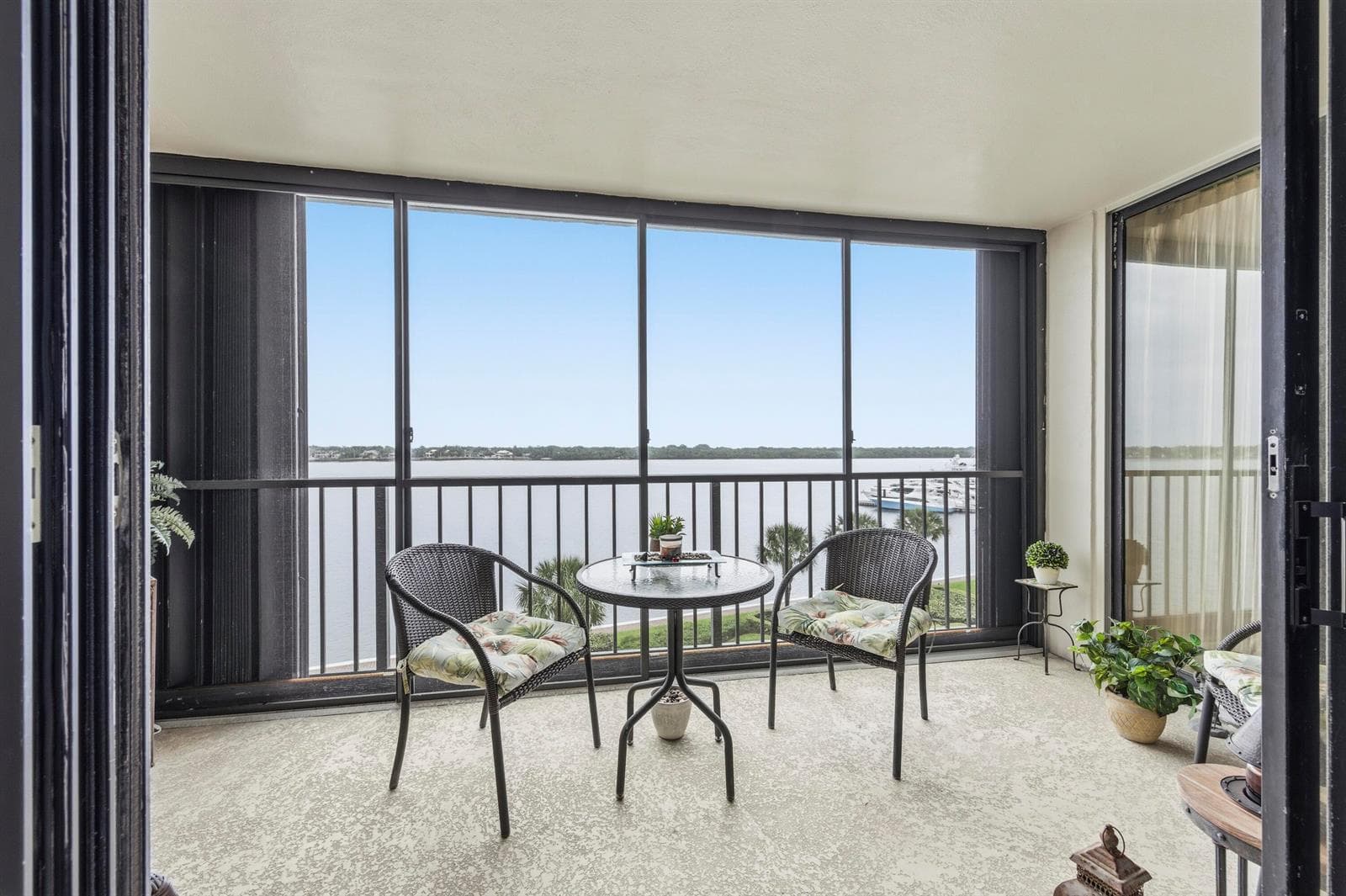 126 Lakeshore Drive 526 photo 4