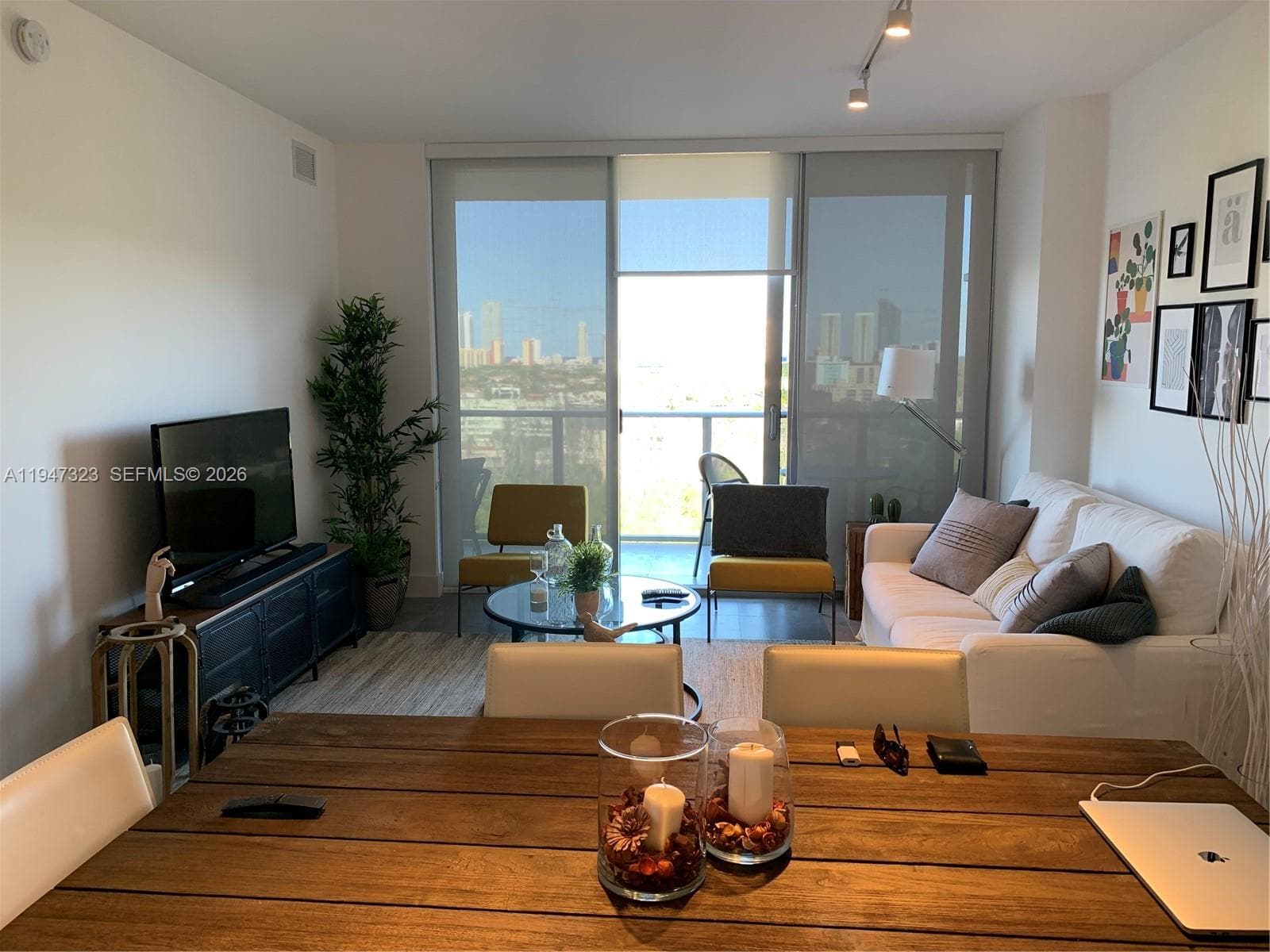 16385 Biscayne Blvd 1417 photo 3
