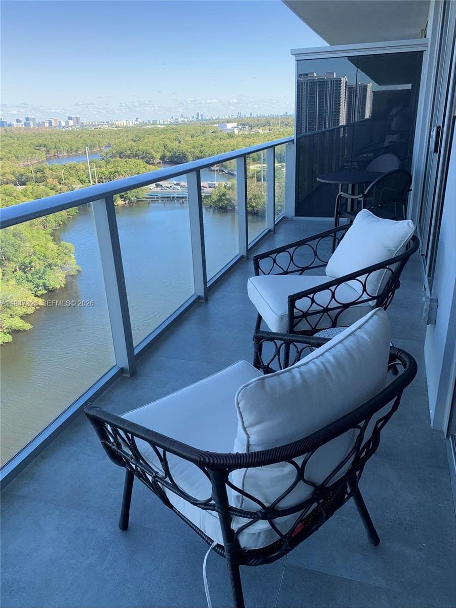 16385 Biscayne Blvd 1417 photo 8