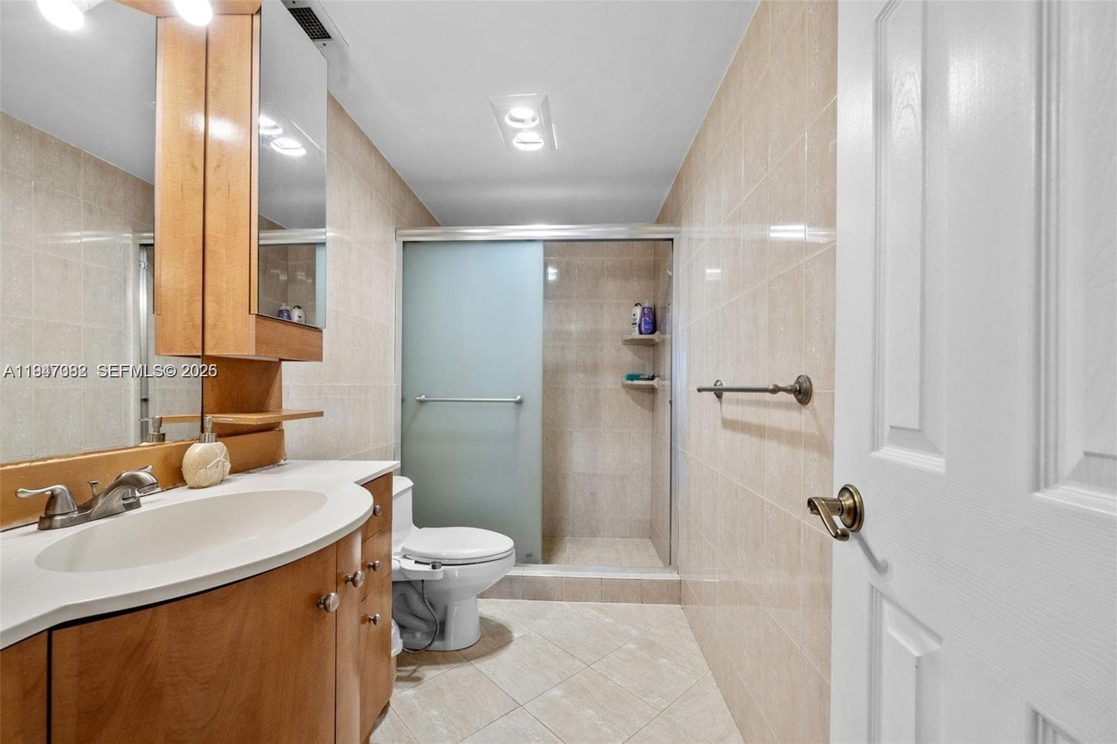 300 Bayview Dr 1707 photo 15