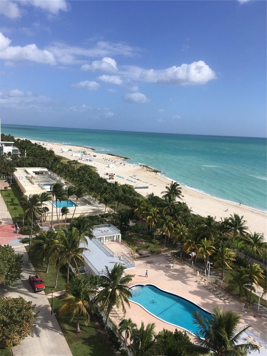 2625 Collins Ave 1407 photo 2