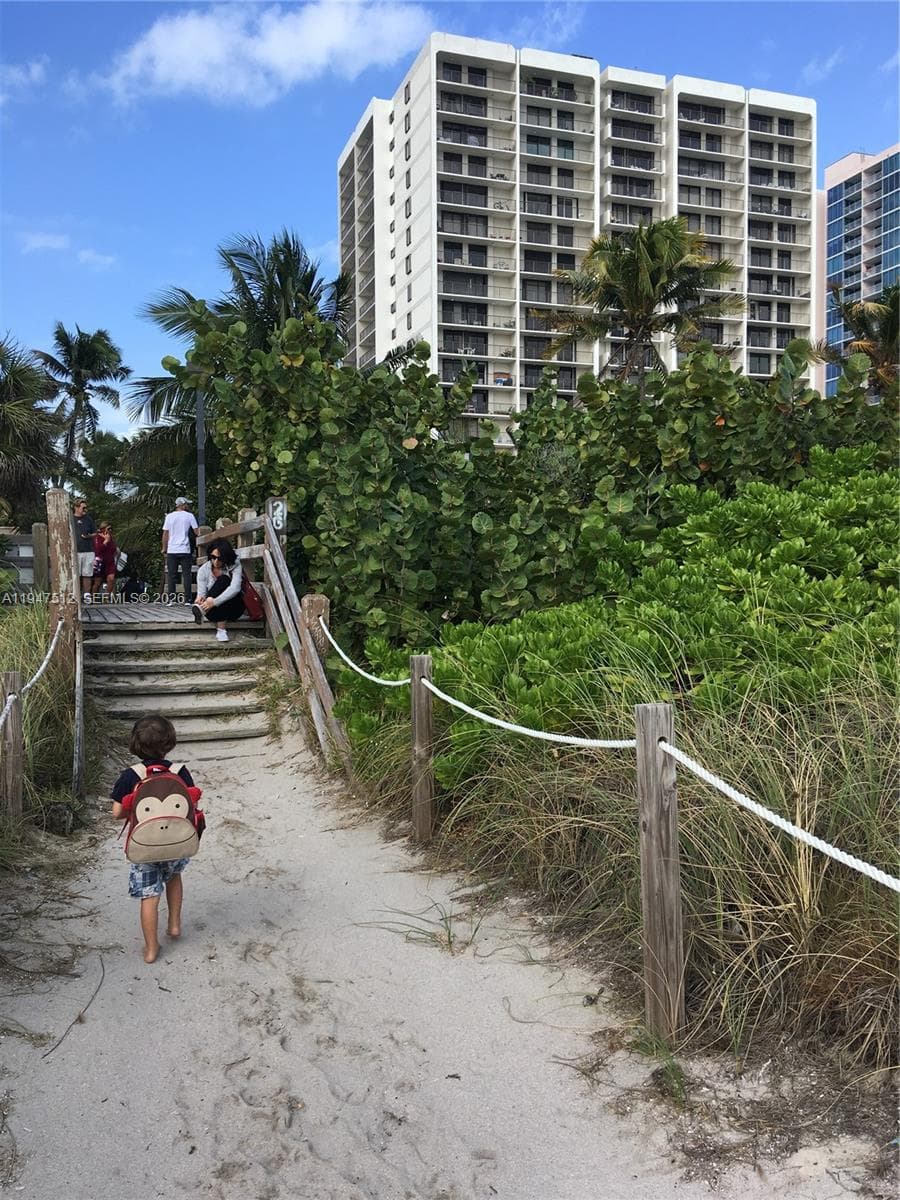 2625 Collins Ave 1407 photo 17