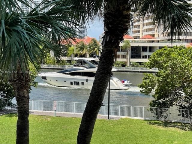 19390 Collins Ave 219 photo 8