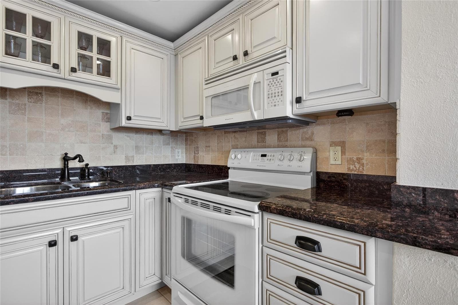1001 N Riverside Drive 305 photo 17