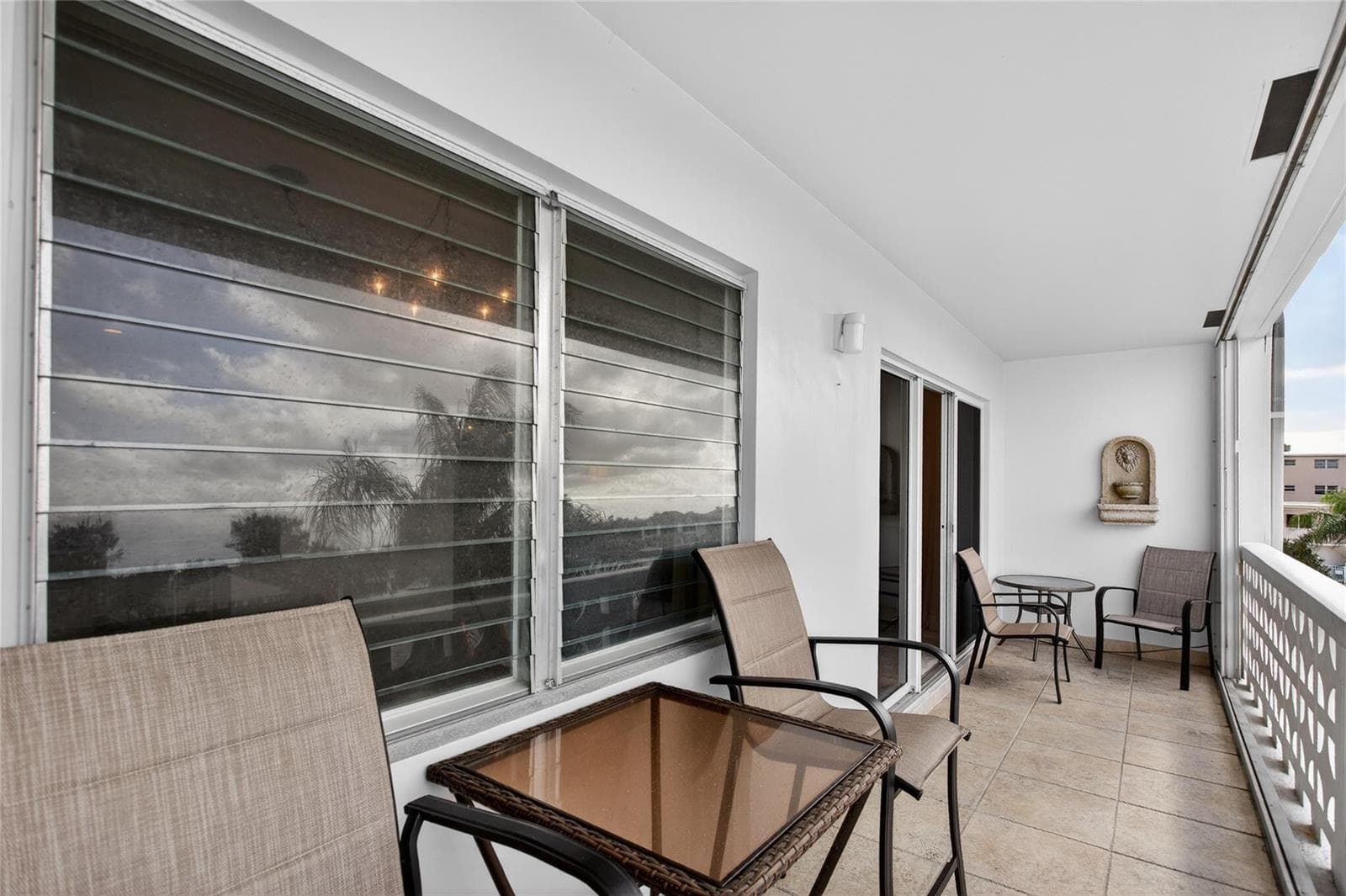 1001 N Riverside Drive 305 photo 20