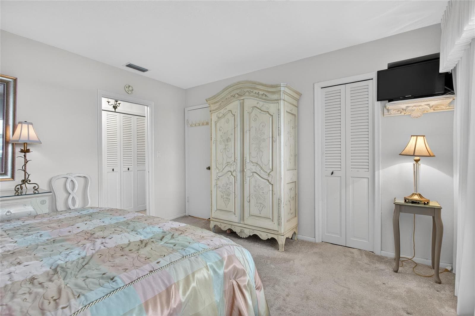 1001 N Riverside Drive 305 photo 25