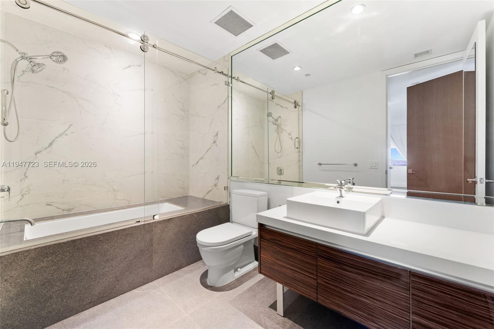 1100 Biscayne Blvd 4502 photo 23